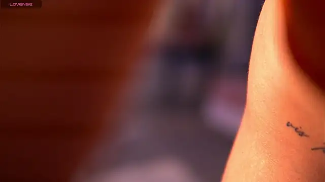 Snapshot of ElaraShine chatting on December 2025 08:05:01 PM ElaraShine online show from December 2025 08:05:01 PM