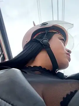 -Mia1 online show from November 2025 12:27:02 PM