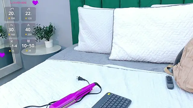 Snapshot of Ashley_Evans22 chatting on May 2026 08:25:01 PM Ashley Evans22 online show from May 2026 08:25:01 PM