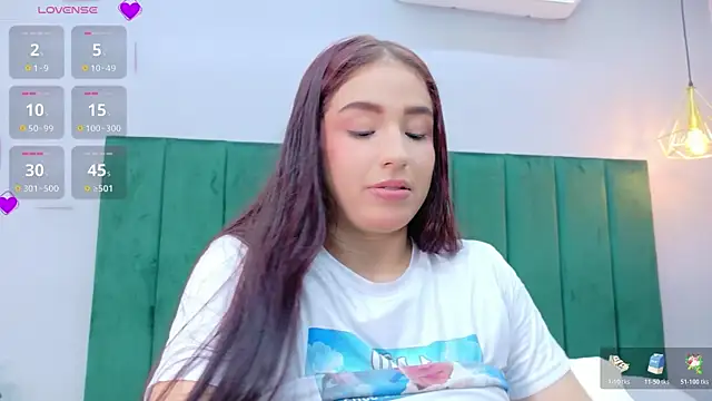 Snapshot of Ashley_Evans22 chatting on May 2026 11:00:01 PM Ashley Evans22 online show from May 2026 11:00:01 PM