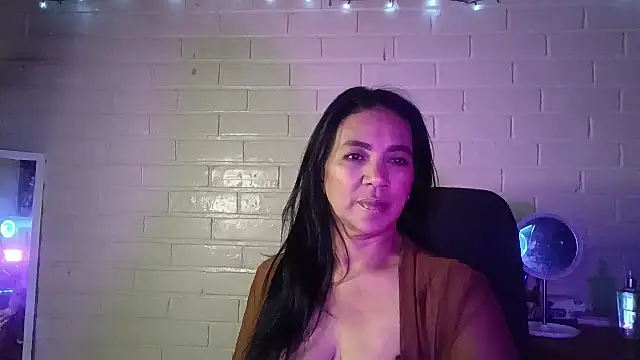 MiiaVelasquez online show from July 2026 05:05:01 AM