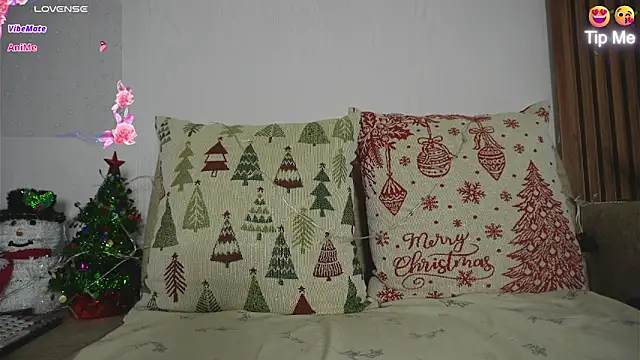 Snapshot of Roxybeautyy chatting on December 2025 09:47:02 AM Roxybeautyy online show from December 2025 09:47:02 AM