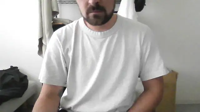 Snapshot of hornyjoe_xxx chatting on December 2025 06:40:02 AM hornyjoe xxx online show from December 2025 06:40:02 AM