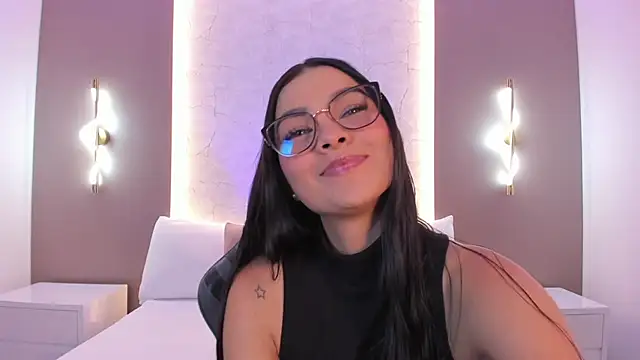 Snapshot of emily_tolson chatting on February 2026 07:23:02 PM emily tolson online show from February 2026 07:23:02 PM