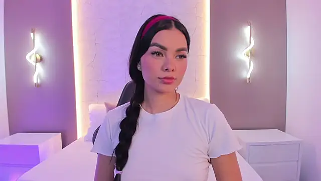 Snapshot of emily_tolson chatting on February 2026 07:20:02 PM emily tolson online show from February 2026 07:20:02 PM