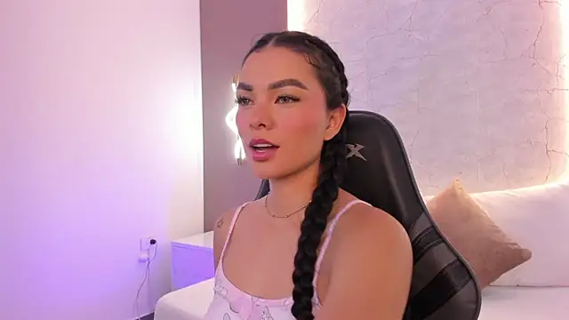 Snapshot of emily_tolson chatting on February 2026 07:22:01 PM emily tolson online show from February 2026 07:22:01 PM