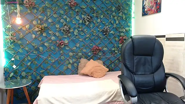 Snapshot of whitebull2606 chatting on October 2025 12:06:02 PM whitebull2606 online show from October 2025 12:06:02 PM