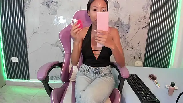 Snapshot of Mia_Duarte1 chatting on December 2025 08:05:02 PM Mia Duarte1 online show from December 2025 08:05:02 PM