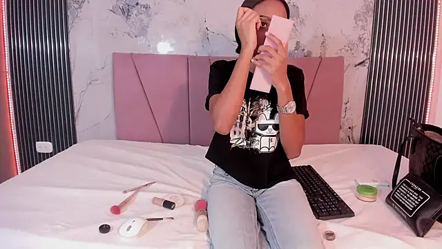 Snapshot of Mia_Duarte1 chatting on April 2026 12:24:01 PM Mia Duarte1 online show from April 2026 12:24:01 PM