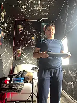 Snapshot of IanGilbert chatting on September 2025 08:31:01 PM IanGilbert online show from September 2025 08:31:01 PM