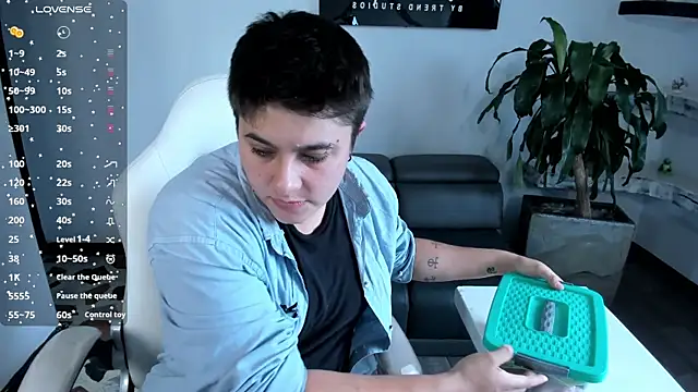 Snapshot of IanGilbert chatting on September 2025 08:09:01 PM IanGilbert online show from September 2025 08:09:01 PM