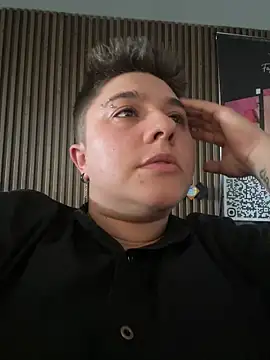 Snapshot of IanGilbert chatting on October 2025 04:42:02 PM IanGilbert online show from October 2025 04:42:02 PM