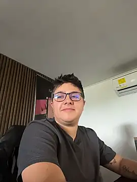 Snapshot of IanGilbert chatting on November 2025 06:08:02 PM IanGilbert online show from November 2025 06:08:02 PM