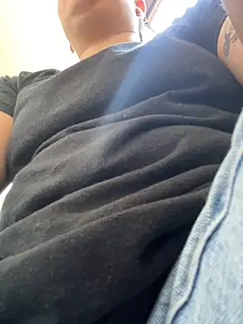 Snapshot of IanGilbert chatting on November 2025 02:49:01 PM IanGilbert online show from November 2025 02:49:01 PM