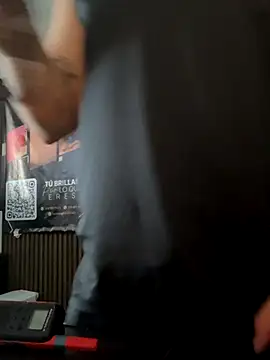 Snapshot of IanGilbert chatting on November 2025 01:55:02 PM IanGilbert online show from November 2025 01:55:02 PM