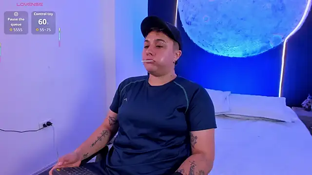 Snapshot of IanGilbert chatting on December 2025 08:40:01 PM IanGilbert online show from December 2025 08:40:01 PM