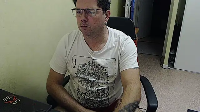 Snapshot of blueandwhite1 chatting on December 2024 03:37:01 PM blueandwhite1 online show from December 2024 03:37:01 PM