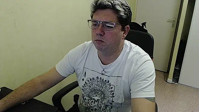 Snapshot of blueandwhite1 chatting on January 2025 05:41:01 PM blueandwhite1 online show from January 2025 05:41:01 PM