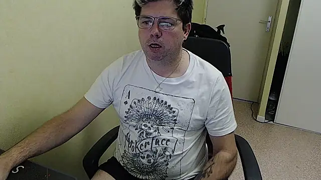 Snapshot of blueandwhite1 chatting on January 2025 08:27:02 AM blueandwhite1 online show from January 2025 08:27:02 AM