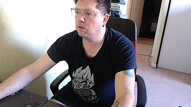 Snapshot of blueandwhite1 chatting on February 2025 03:31:01 PM blueandwhite1 online show from February 2025 03:31:01 PM