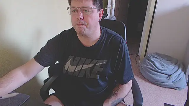 Snapshot of blueandwhite1 chatting on February 2025 08:11:02 AM blueandwhite1 online show from February 2025 08:11:02 AM