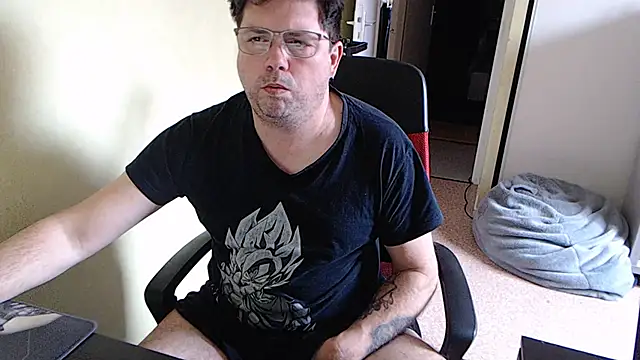 Snapshot of blueandwhite1 chatting on February 2025 03:32:02 PM blueandwhite1 online show from February 2025 03:32:02 PM