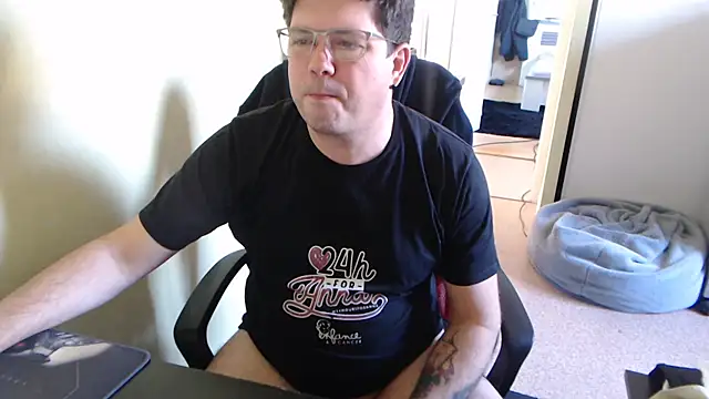 Snapshot of blueandwhite1 chatting on March 2025 03:40:01 PM blueandwhite1 online show from March 2025 03:40:01 PM