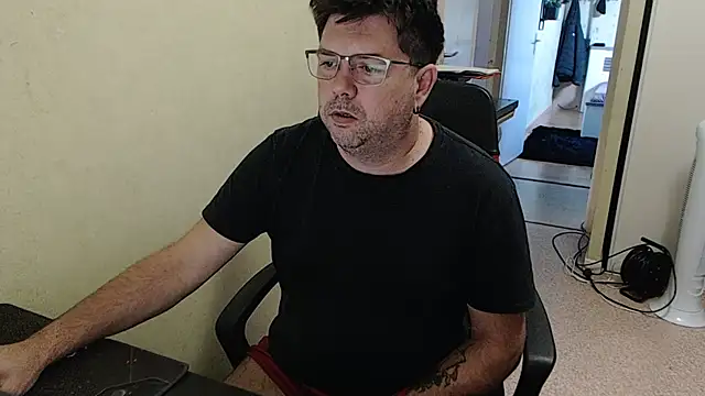 Snapshot of blueandwhite1 chatting on October 2025 06:52:01 AM blueandwhite1 online show from October 2025 06:52:01 AM