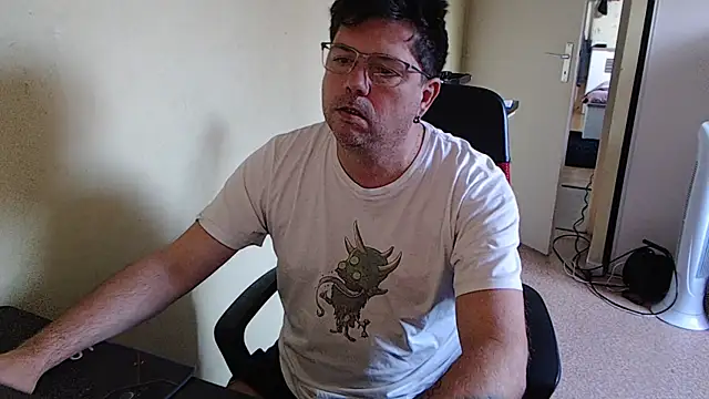 Snapshot of blueandwhite1 chatting on October 2025 07:07:02 AM blueandwhite1 online show from October 2025 07:07:02 AM