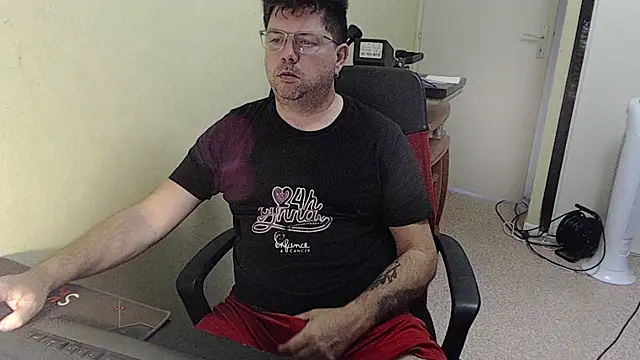 Snapshot of blueandwhite1 chatting on October 2025 07:27:02 AM blueandwhite1 online show from October 2025 07:27:02 AM