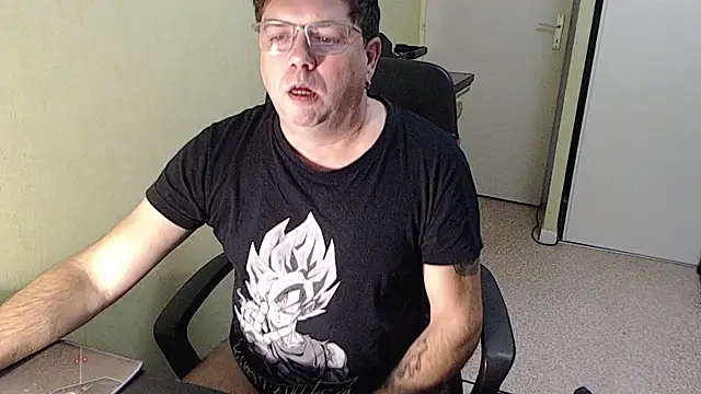 blueandwhite1 online show from November 2025 03:47:01 PM