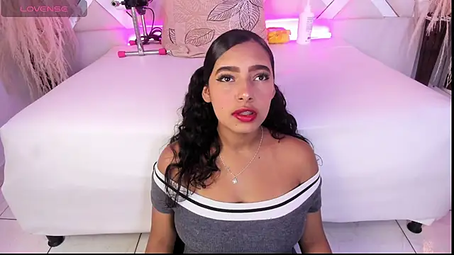 Snapshot of Zoe-Johnson_ chatting on May 2026 09:45:02 PM Zoe-Johnson online show from May 2026 09:45:02 PM