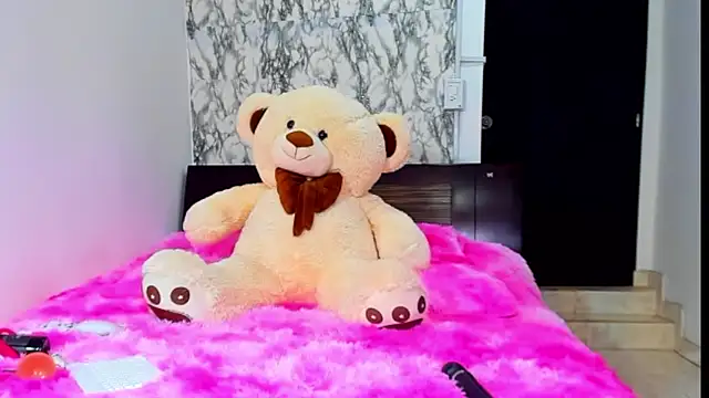 Snapshot of maia_bronce chatting on October 2025 09:35:02 PM maia bronce online show from October 2025 09:35:02 PM