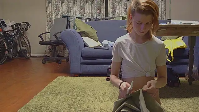 Snapshot of Rupoles chatting on October 2025 12:06:01 PM Rupoles online show from October 2025 12:06:01 PM