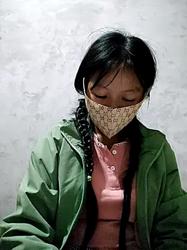 Lilyy-y online show from October 2025 09:25:02 PM