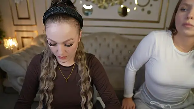 Snapshot of Ella_054 chatting on September 2025 11:01:01 AM Ella 054 online show from September 2025 11:01:01 AM