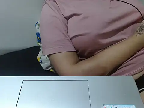 Snapshot of Nataliya_Singh chatting on April 2026 06:04:02 PM Nataliya Singh online show from April 2026 06:04:02 PM