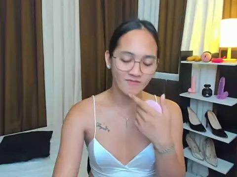 URHottestAngel online show from October 2025 04:35:02 PM