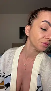 Snapshot of Roxanne_Skye chatting on October 2025 05:58:02 PM Roxanne Skye online show from October 2025 05:58:02 PM