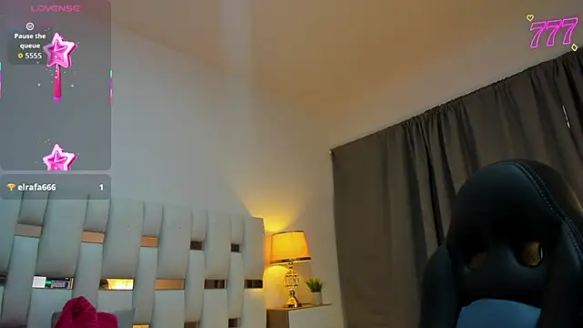 iamCharlotte19 online show from July 2026 07:39:01 PM
