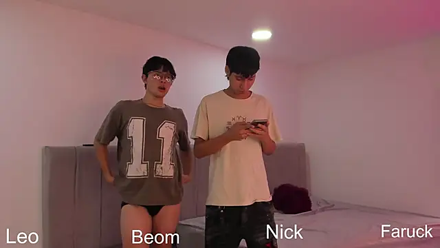 Handsomeboyss19 online show from September 2025 10:43:02 PM