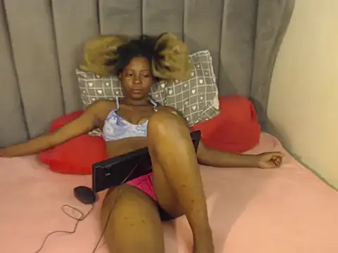 Snapshot of Hotgirl87 chatting on October 2025 08:31:01 PM Hotgirl87 online show from October 2025 08:31:01 PM