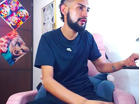 Snapshot of boybunnyerotic chatting on November 2025 02:50:02 PM boybunnyerotic online show from November 2025 02:50:02 PM