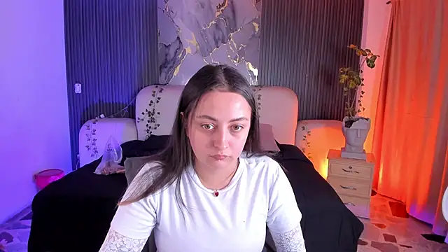 SarahCastro1  online show from June 2026 04:05:01 AM
