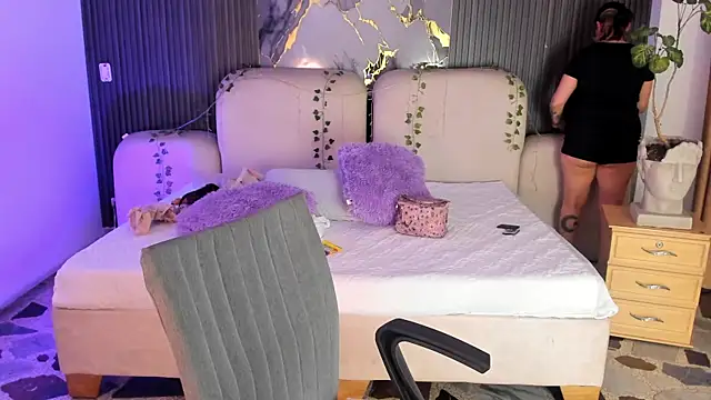 SarahCastro1  online show from June 2026 04:04:02 AM