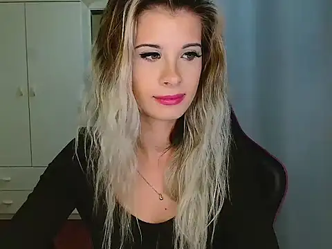 KristineGlow online show from December 2025 07:18:01 PM