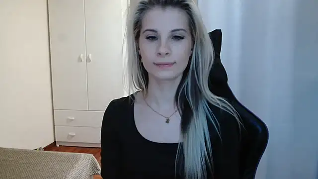 KristineGlow online show from May 2026 06:25:01 PM