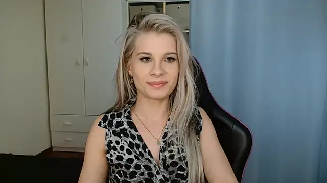 KristineGlow online show from June 2026 06:20:02 PM
