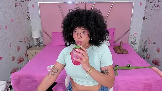 SafiroAgataaa online show from December 2025 07:54:01 PM