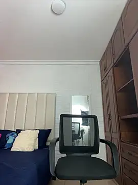 Sophia moons online show from October 2025 07:43:01 PM